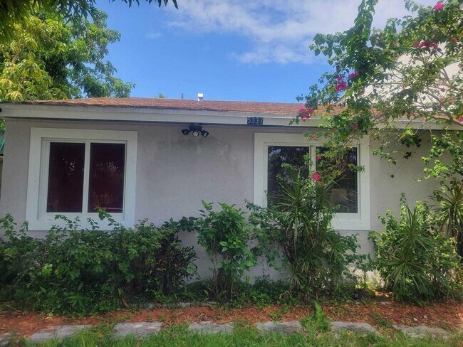 Foto del edificio - 5337 NW 5th St