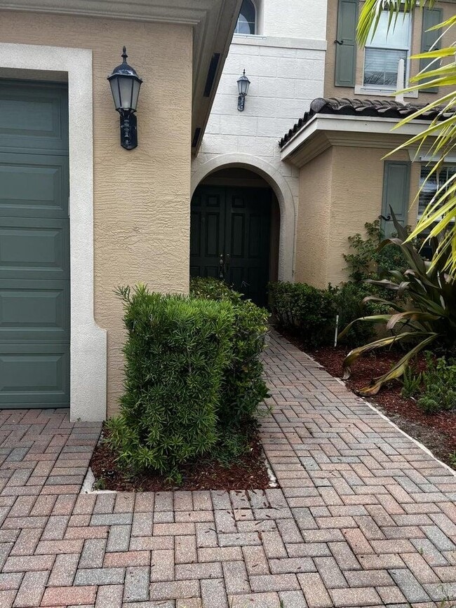 Building Photo - 9555 Phipps Ln