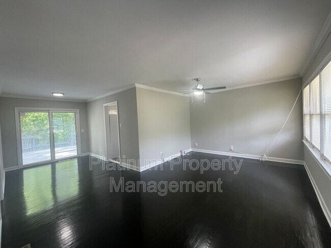 Foto del edificio - 3485 Maplehurst Dr