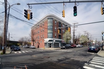 Building Photo - 411-425 E Main St