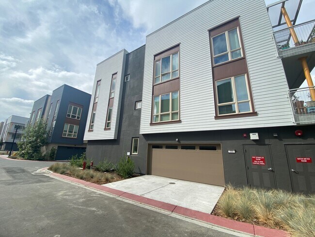 Building Photo - 370 Riesling Ave