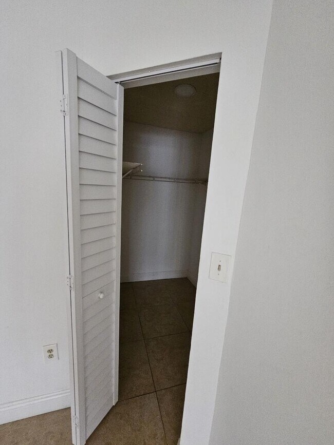 Foto del edificio - 2550 SW 18th Terrace