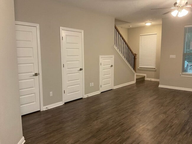 Building Photo - 179 Holly St