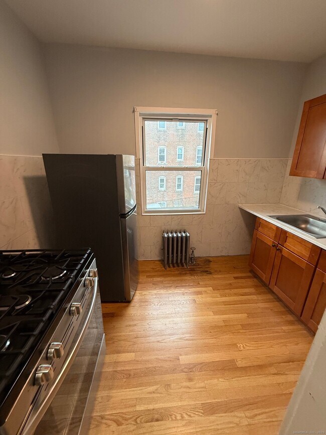 Building Photo - 45 S High St