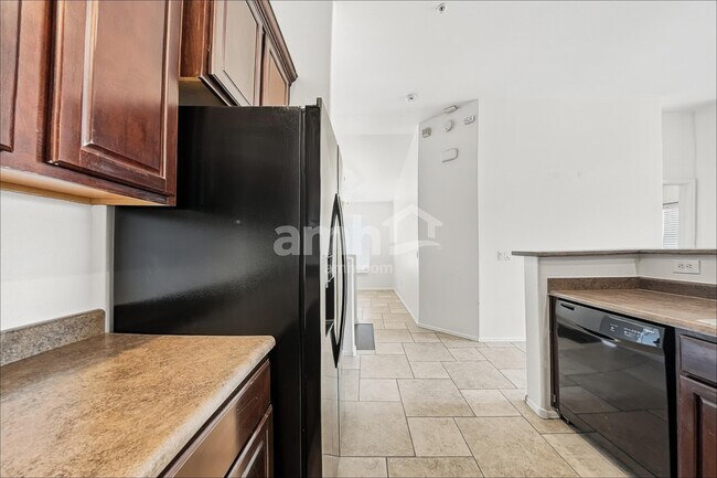 Foto del edificio - 1350 S Greenfield Rd