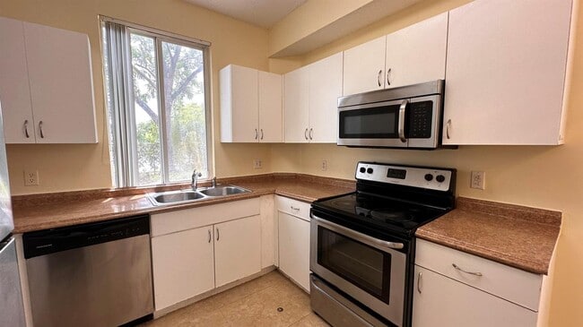 Building Photo - 6936 SW 39th St