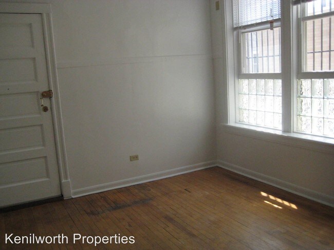 Building Photo - 2141 N Western Ave