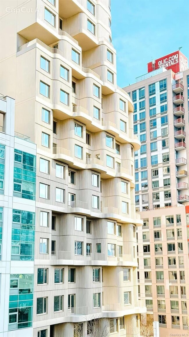 Building Photo - 24-01 Queens Plaza N