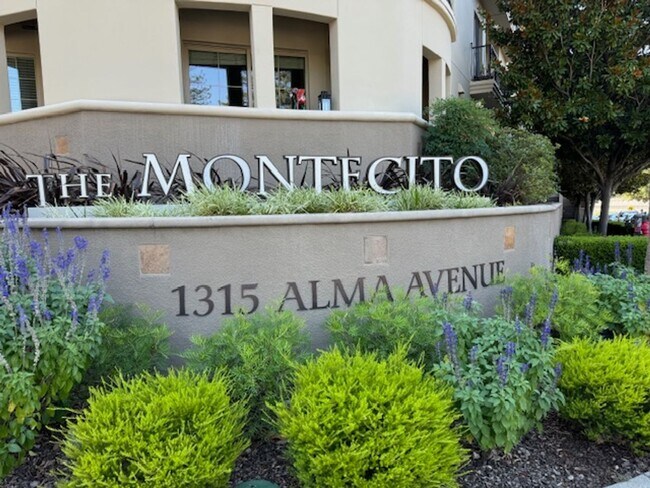 Building Photo - Wonderful 2 bedroom 2 bath Montecito condo...