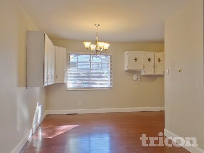 Foto del edificio - 3134 S Richfield St