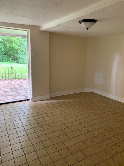 Building Photo - 119 W Moody Ave