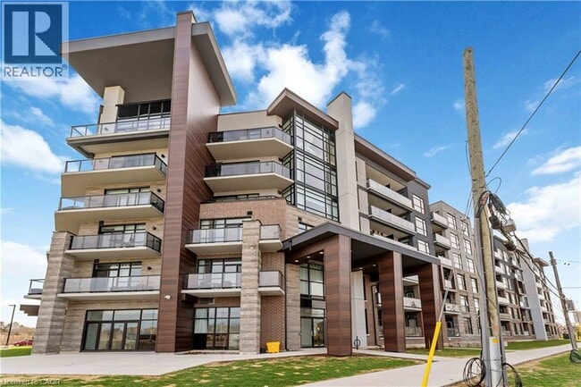 Building Photo - 600 N Service Rd