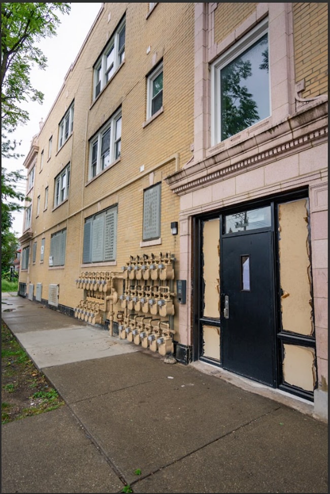 Building Photo - 1200 S Kedvale Ave