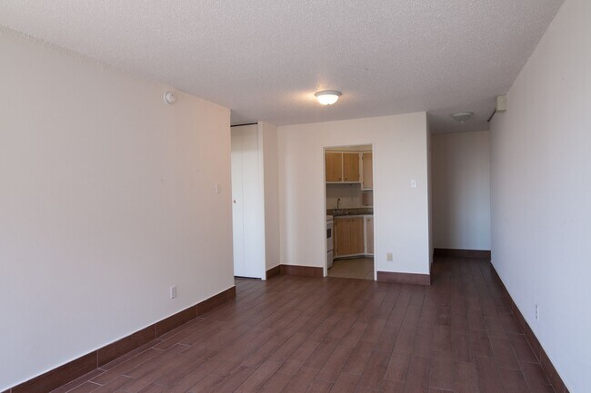 Building Photo - 2285 Rue St Mathieu