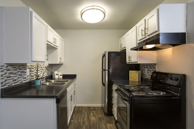 1 Bdrm Kitchen - Fifteen 50 Apartments