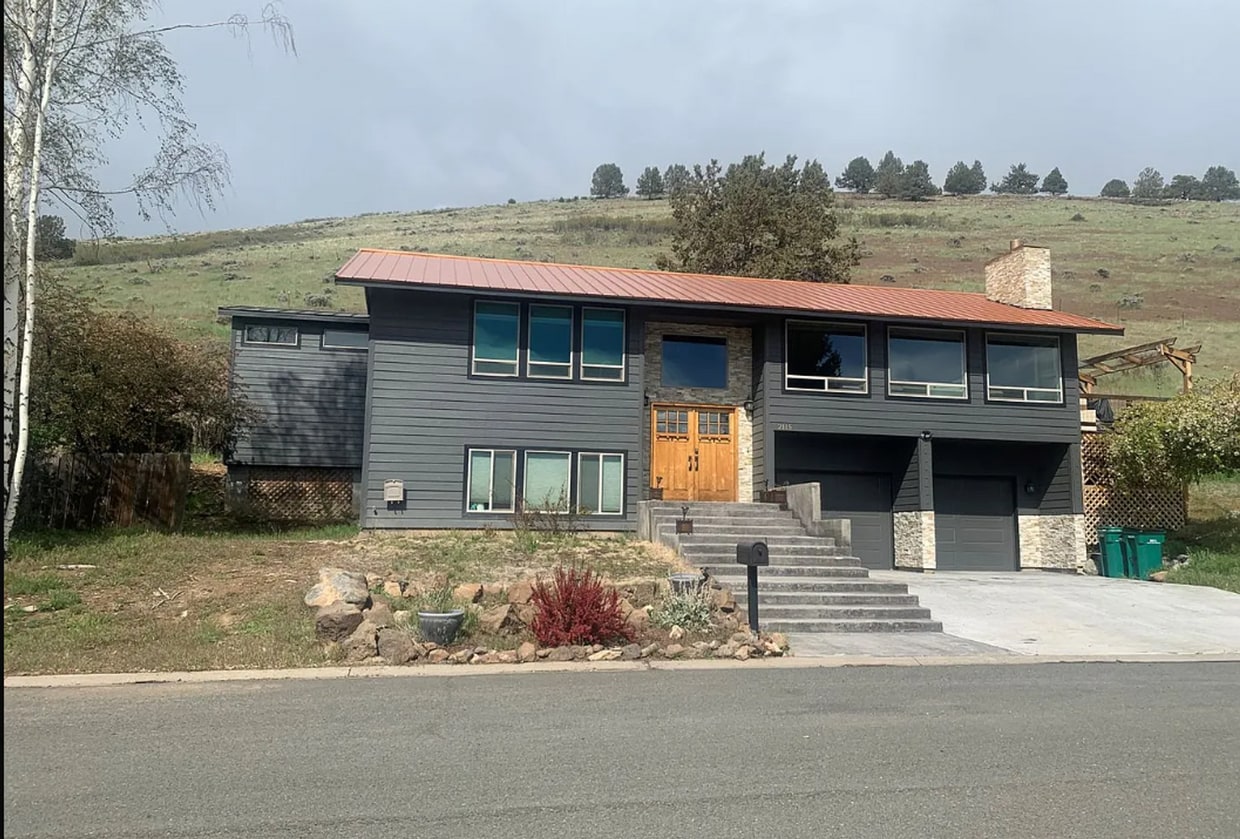 Primary Photo - 4 Bedroom, 3 Bathroom Home - Located in Mo...