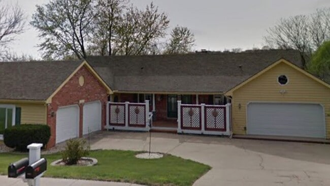 Building Photo - 3023 University Dr
