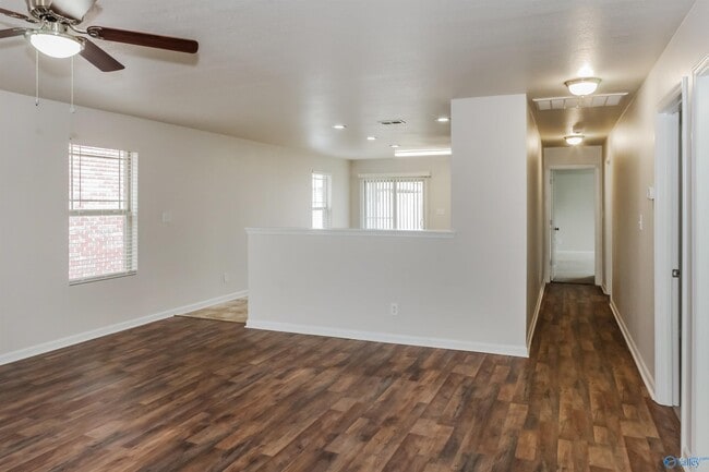 Building Photo - 119 Darrow Creek Dr