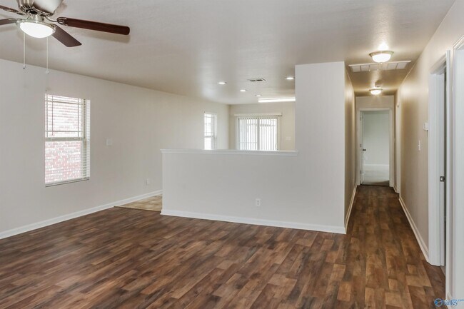 Foto del edificio - 119 Darrow Creek Dr