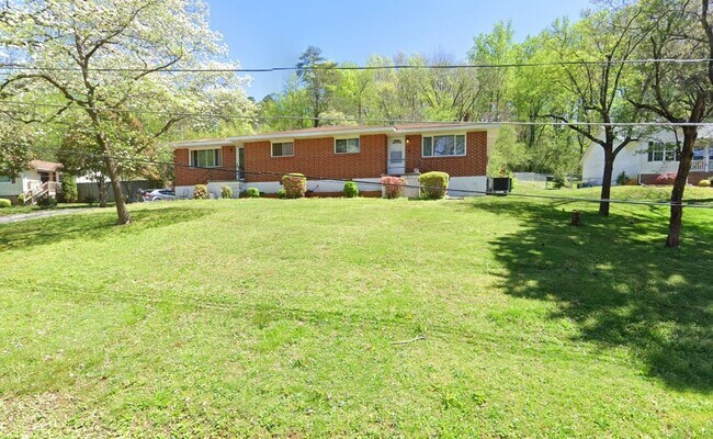 Foto del edificio - Beautiful 2 Bedroom 1 Bathroom Duplex Conv...