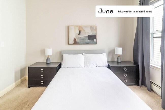 Foto del edificio - Room in Shared 3 bed/1 bath home