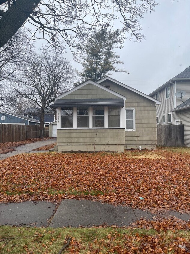 Foto principal - Charming 2 Bedroom Home - Move in Ready