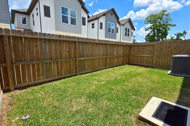 Foto del edificio - 8326 Curry Rd