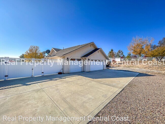 Building Photo - 4 br, 2 bath House - 5640 Silverado Place