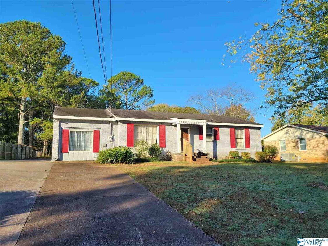 Primary Photo - 2605 Brookline Dr NW