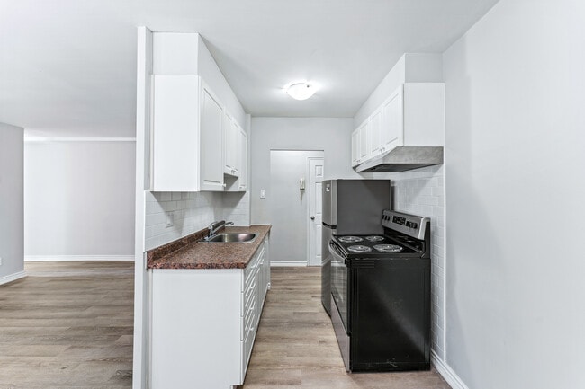 Building Photo - 383 Princess Avenue