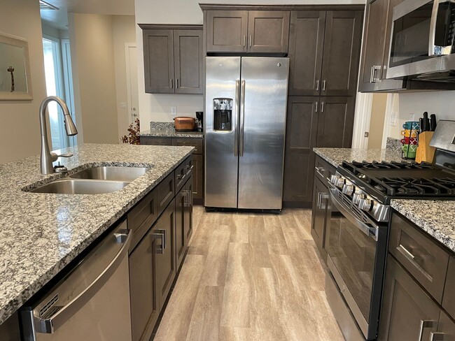 Building Photo - Brand New Home **FURNISHED OPTION** FLEXIBLE LEASE TERM