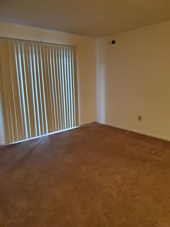 Interior Photo - Heatherbrook