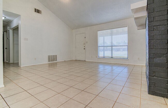 Building Photo - 1202 Westcott Dr