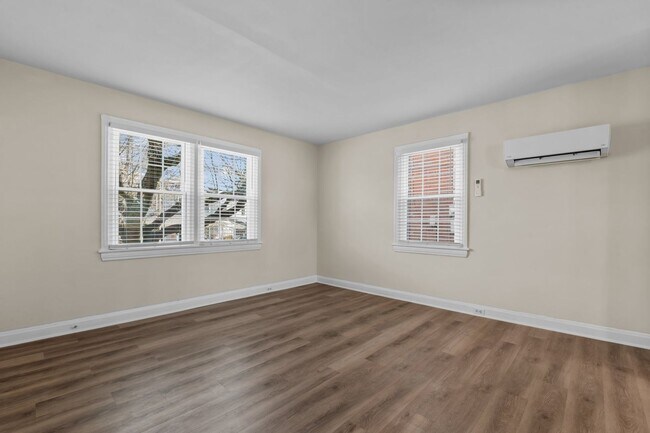 Building Photo - 906 Clarendon St