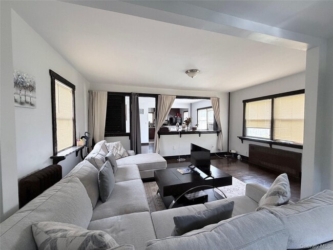 Foto del edificio - 34 Parkside Dr