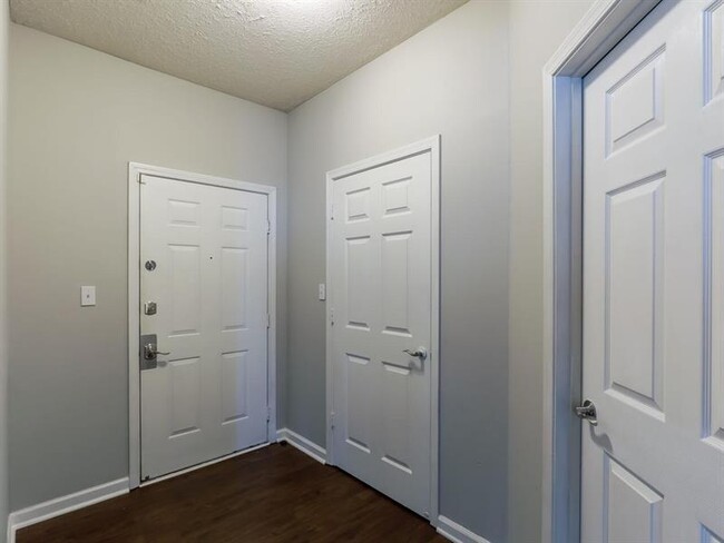 Building Photo - 1250 Parkwood Cir SE