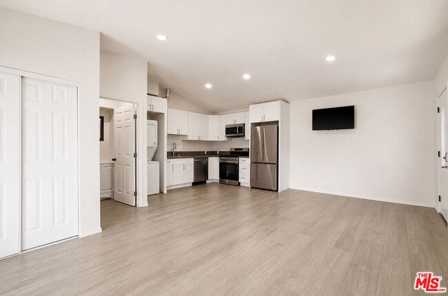 Building Photo - 6031 Fallbrook Ave