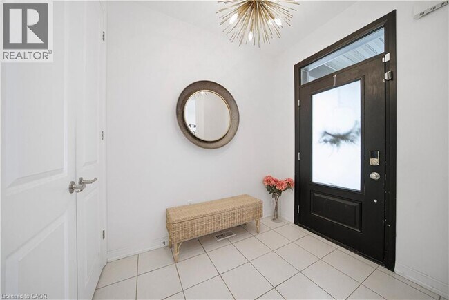 Photo du bâtiment - 275 Ironside Dr