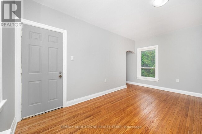 Building Photo - 486-486 Holtby Ave