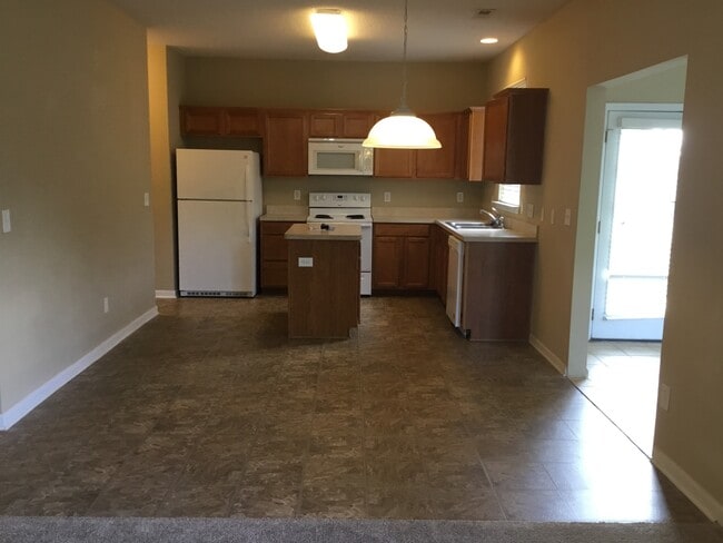 Foto del edificio - 6004 Glen Way Dr