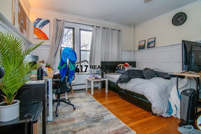 Building Photo - 448 Park Dr