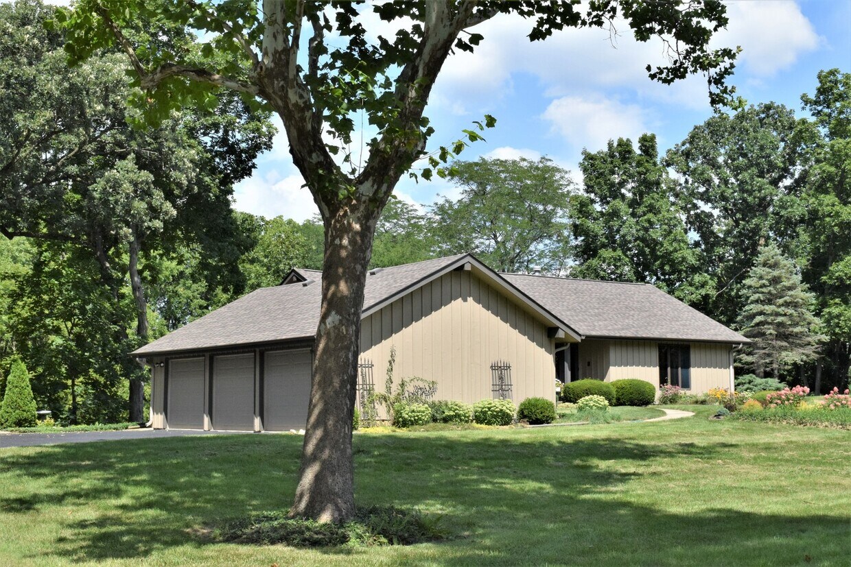 Primary Photo - 32 Covered Bridge Rd