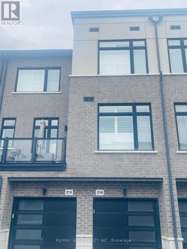 Building Photo - 2550 Castlegate Crossing