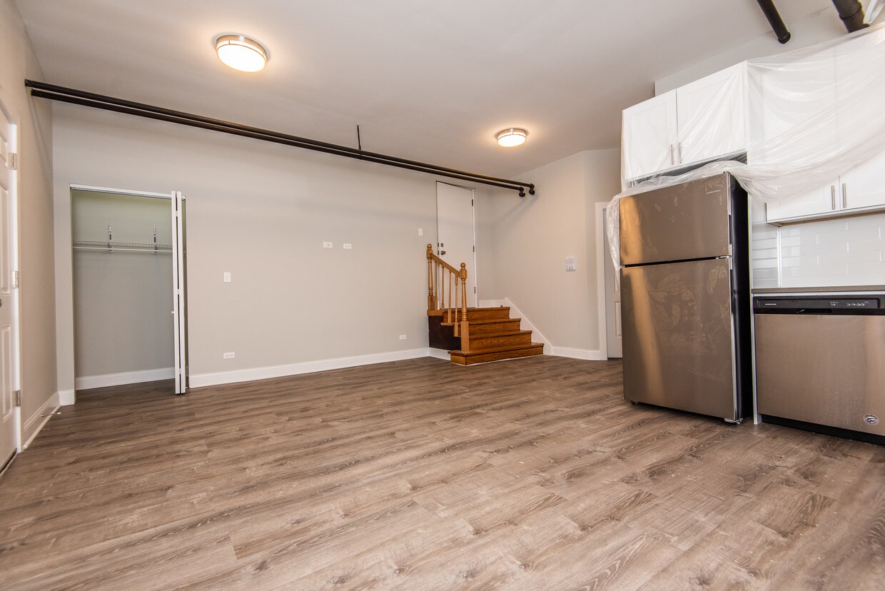 Foto principal - 564 W Roscoe St