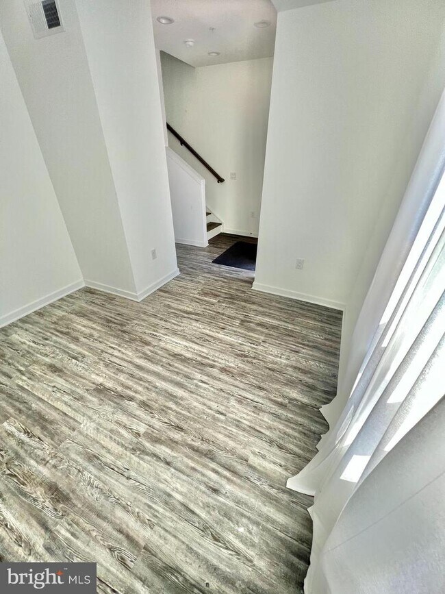 Building Photo - 3103 Beachview Ln
