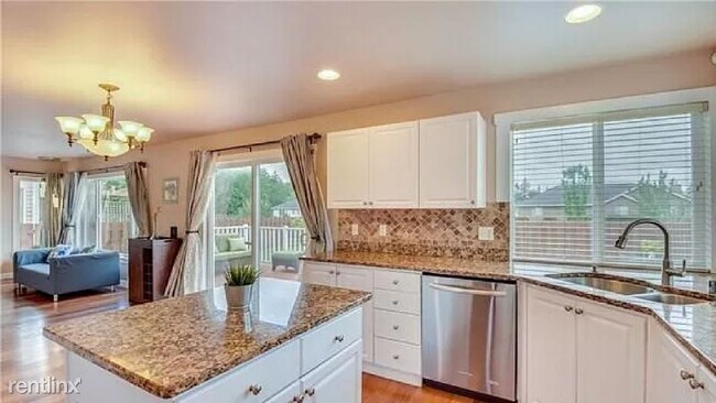 Building Photo - 4 br, 2.5 bath House - 1419 242nd Pl NE