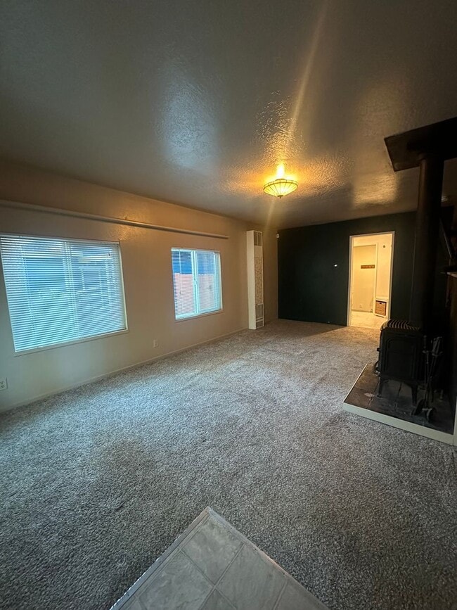 Foto del edificio - Quaint 3 Bedroom Home with Modern Upgrades...