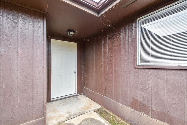 Building Photo - 17118 Quail Glen Dr