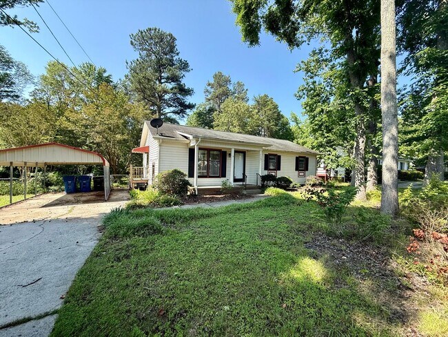 Foto del edificio - Three bedroom, 1.5 bath house in Elon