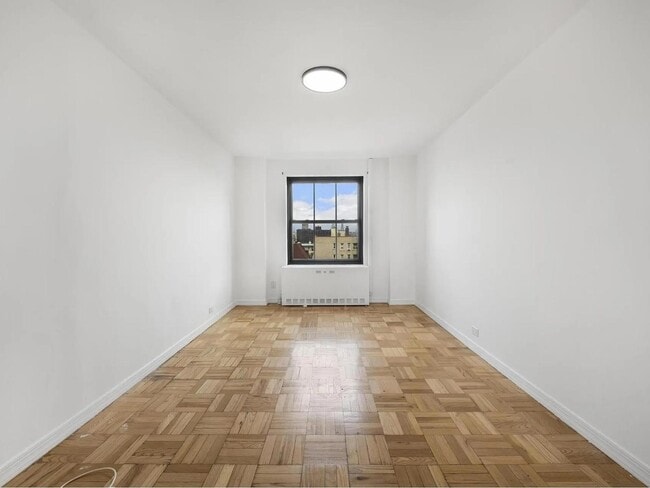 Foto del edificio - 325 Clinton Ave